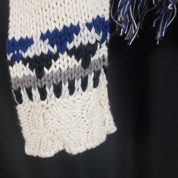 CHASER Eagle Fringe Cropped Crew Neck Pullover - Picture 5 of 8